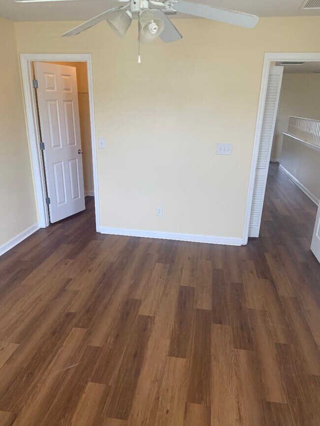 Building Photo - 2359 Sunset Bluff Dr