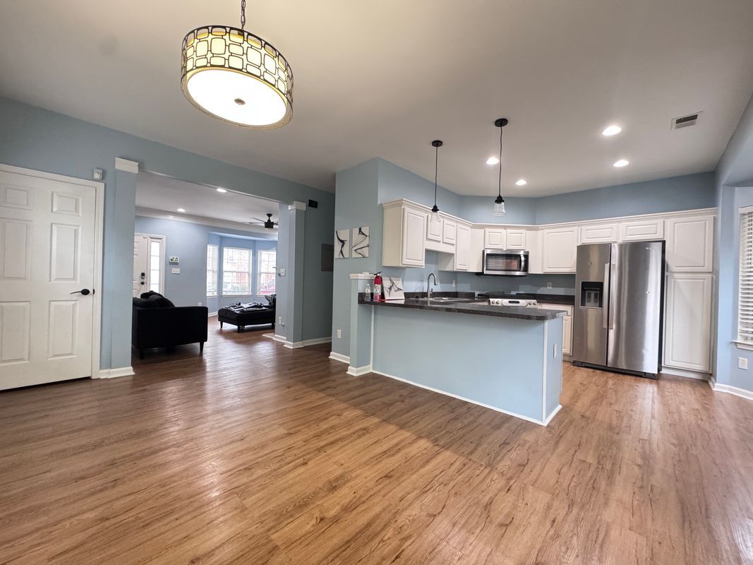 Building Photo - 5495 Hampton Ct