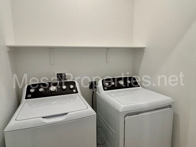 Building Photo - 8407 Gabrielino Ct