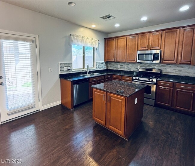 Building Photo - 693 Calamus Palm Pl