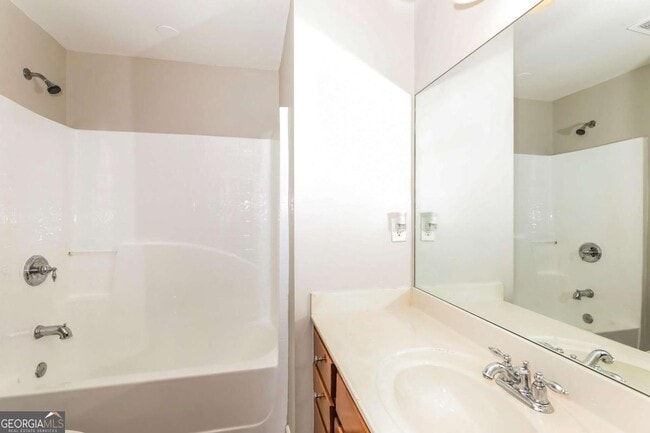 Building Photo - 5521 Village Trace