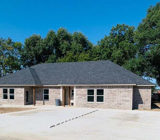 Building Photo - Chestnut (377)