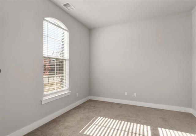 Building Photo - 584 Meandering Ln