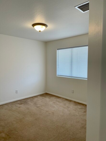 Building Photo - 3940 N Kioha Dr