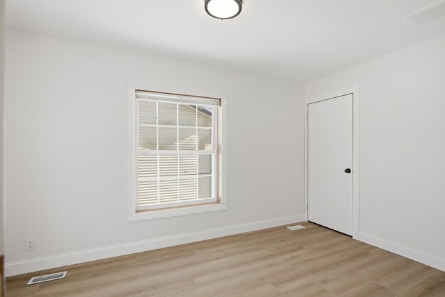 Building Photo - 35942 Vinewood St