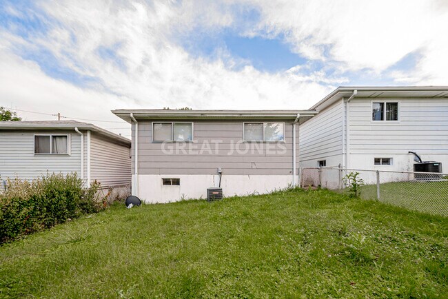 Building Photo - Charming