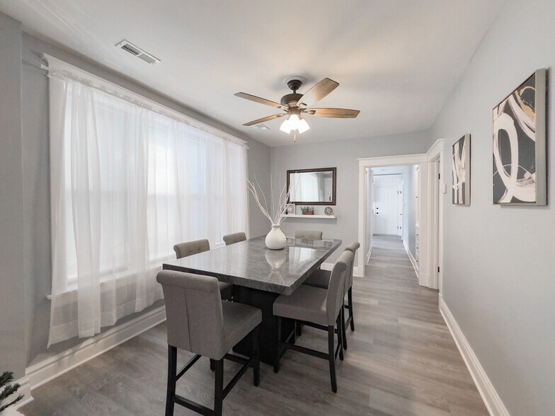 Building Photo - 2041 W 23rd St