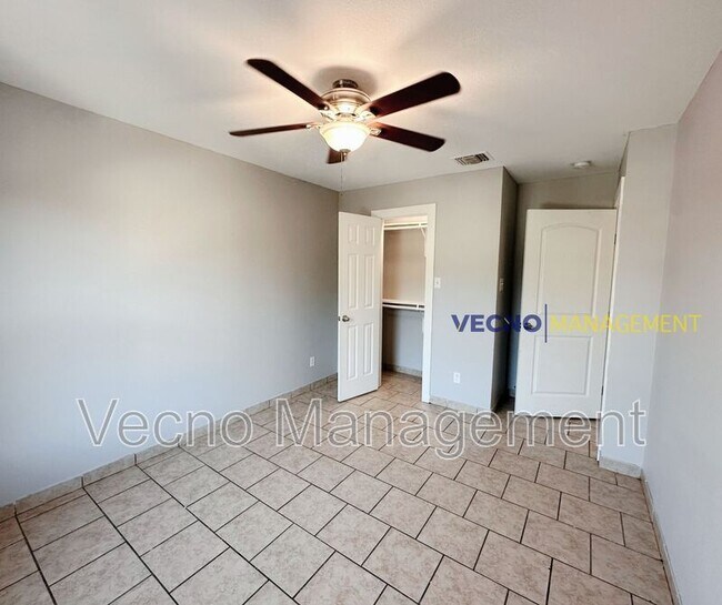 Building Photo - 302 Cooper St