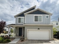 Building Photo - 153 E Brushy Canyon St