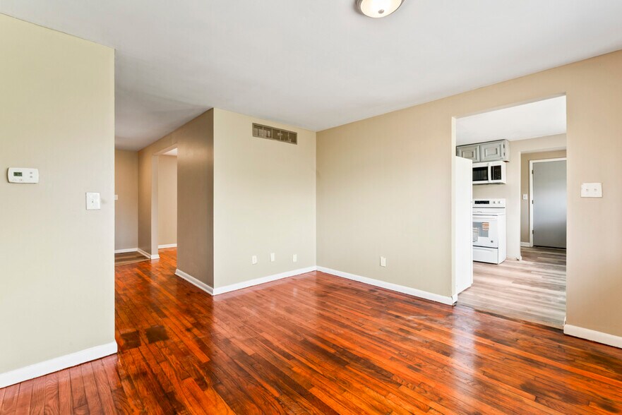 Building Photo - 4308 W Burton Dr
