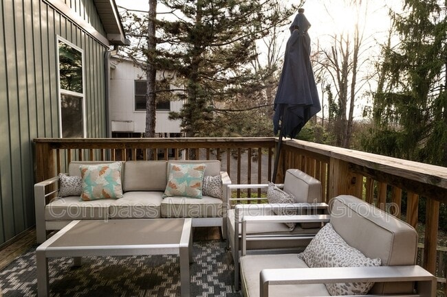 Building Photo - 933 E Churchwell Ave