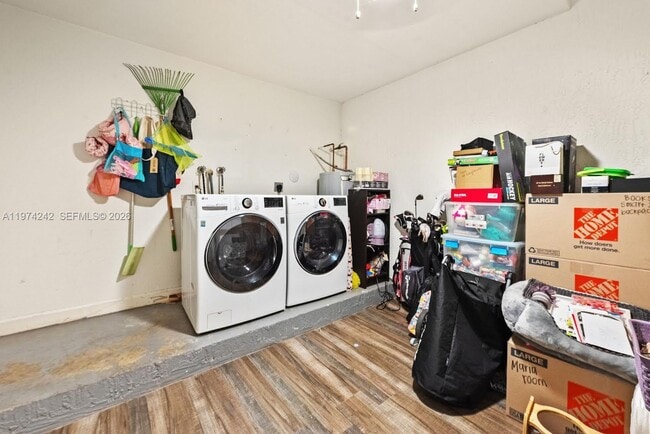 Building Photo - 930 SW 147th Ct