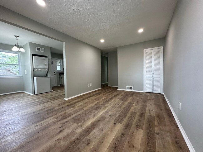 Building Photo - Two-Bedroom Home In Rosedale