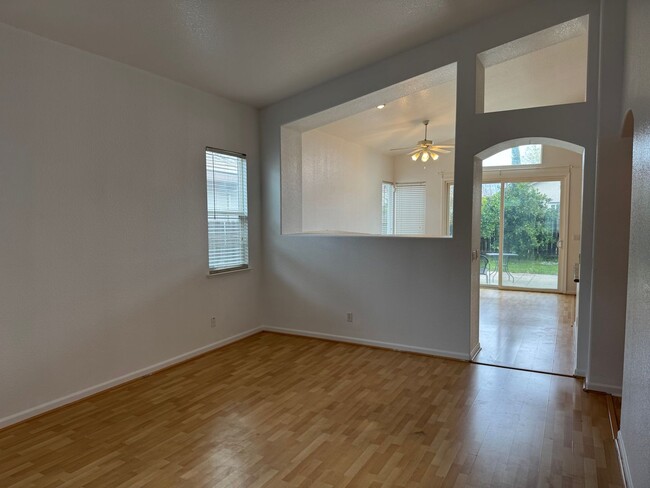 Building Photo - Great 3 Bedroom, 2 Bathroom, 1615 sqft. Ra...