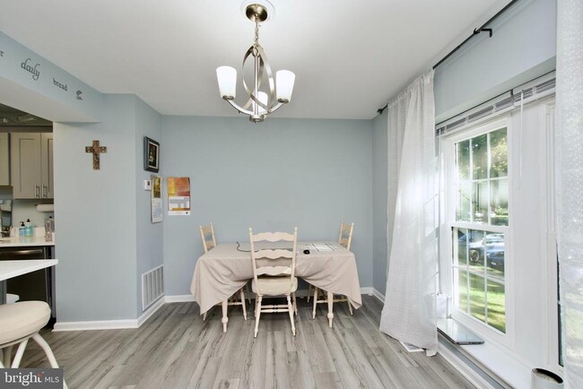 Building Photo - 9885 Burke Pond Ct