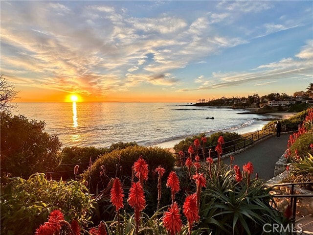 Building Photo - 327 Aster St