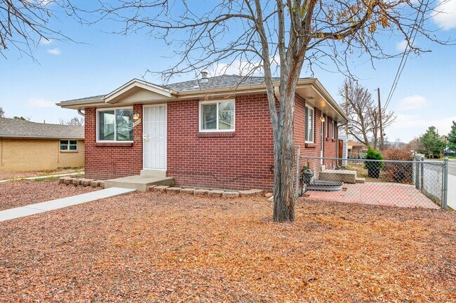 Building Photo - Newly Remodelled 3-Bed, 2-Bath Home Near Sloan’s Lake