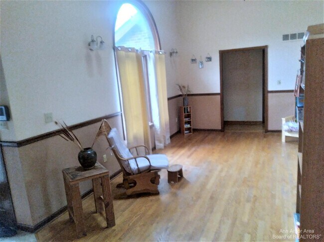 Building Photo - 5383 Textile Rd