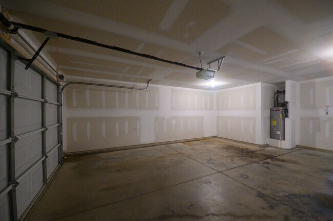 Building Photo - Like new construction 2 story home 4 bedro...