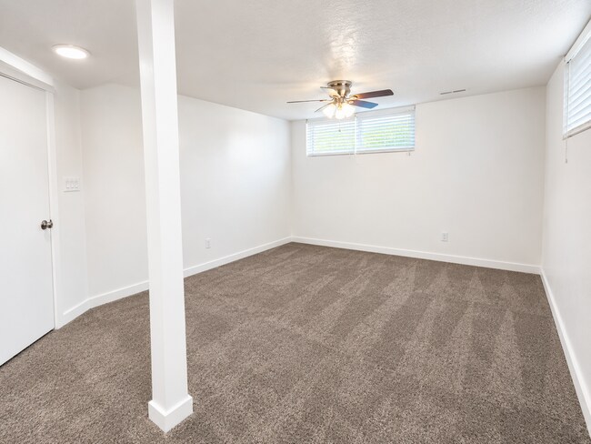 Building Photo - 291 E 1500 S