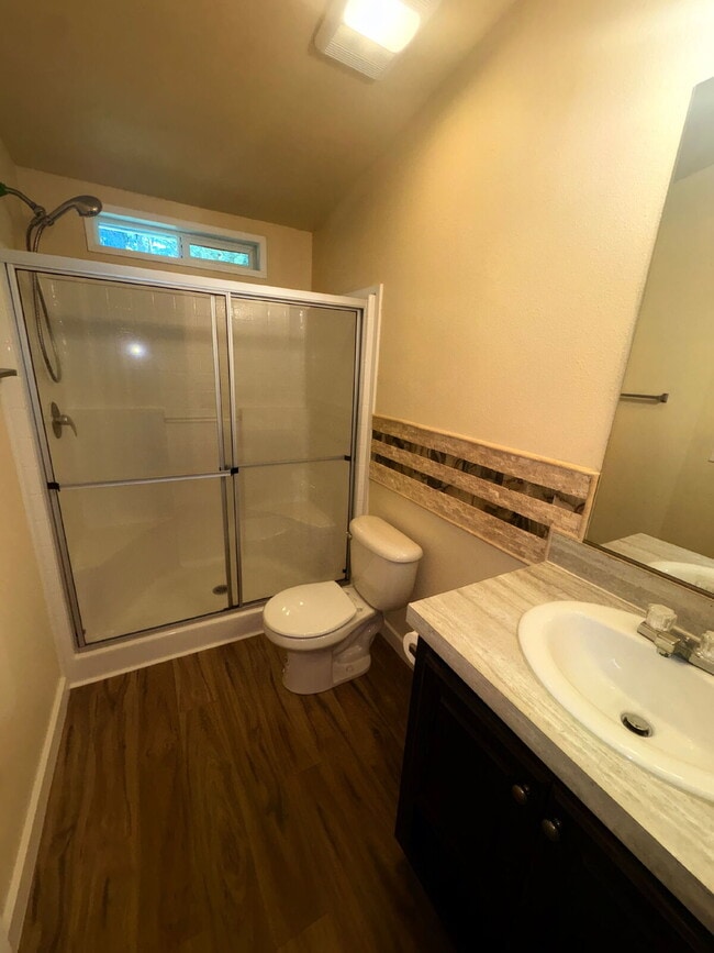 Building Photo - Remodeled 1BR Cottage on Private Wooded Lot