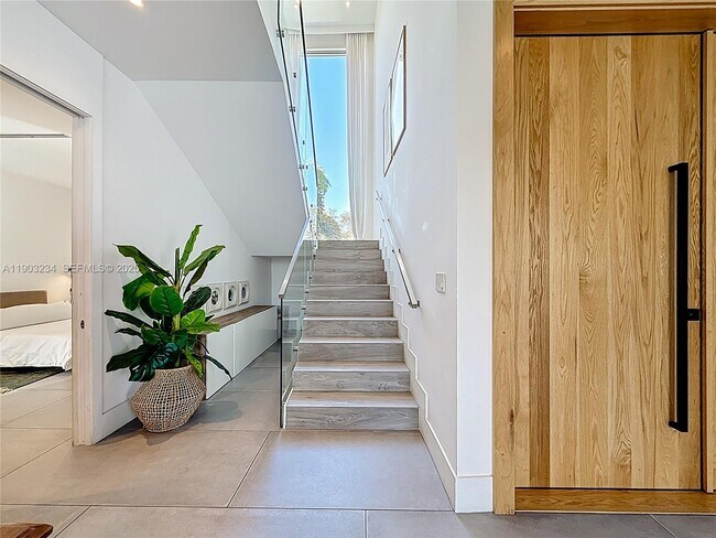 Building Photo - 561 Warren Ln