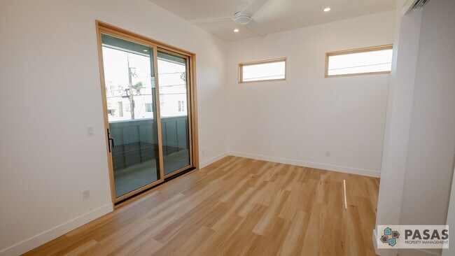 Building Photo - 4980 Narragansett Ave