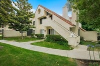 Building Photo - Beautifully Vista Upgraded Upstairs Corner Condo