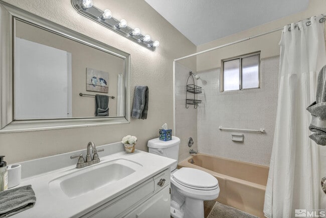Building Photo - 1490 Foster Dr