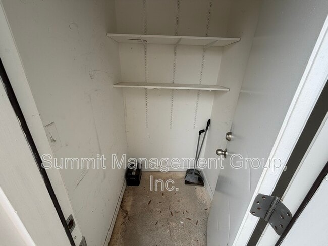 Building Photo - 180 Orchard Dr