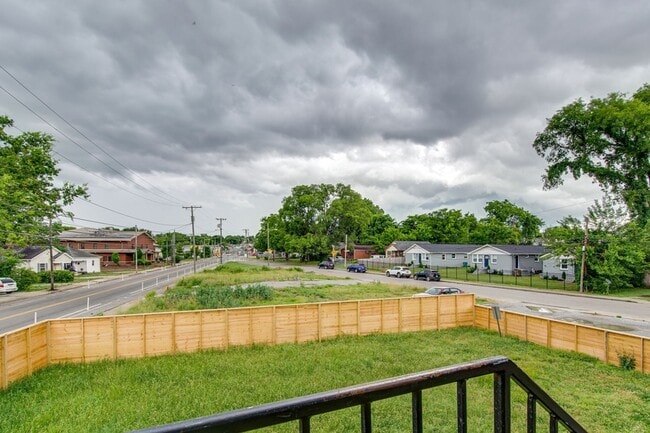 Building Photo - 1733 17th Ave N