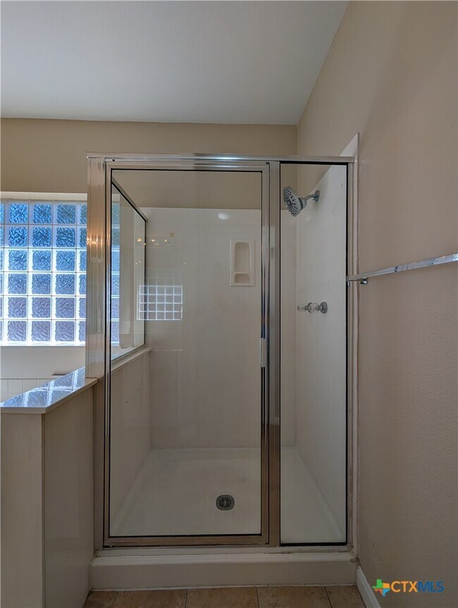 Building Photo - 947 River Rock