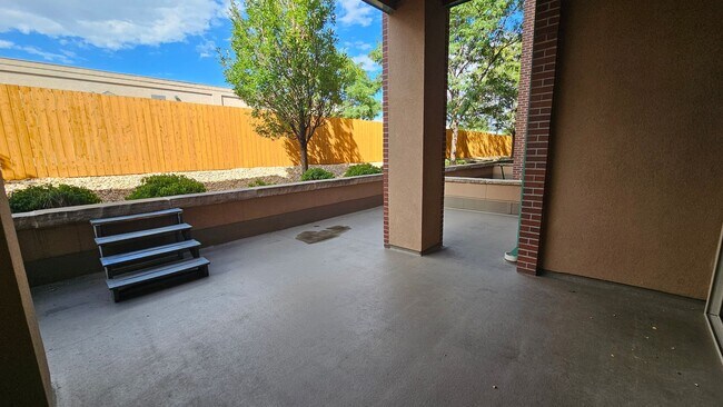 Building Photo - 1057 W Century Dr