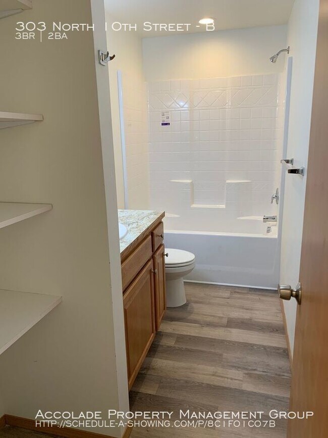 Building Photo - Brand new Duplex - Selah