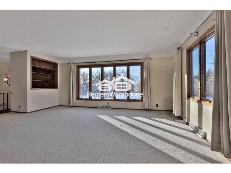 Building Photo - 1241 Holly Dr E