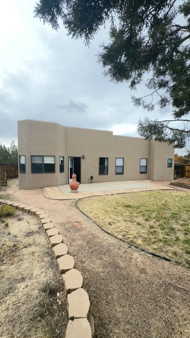 Building Photo - Beautiful 3 Bedroom Home 87402