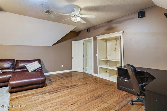 Building Photo - 132 Pine Ridge Cir