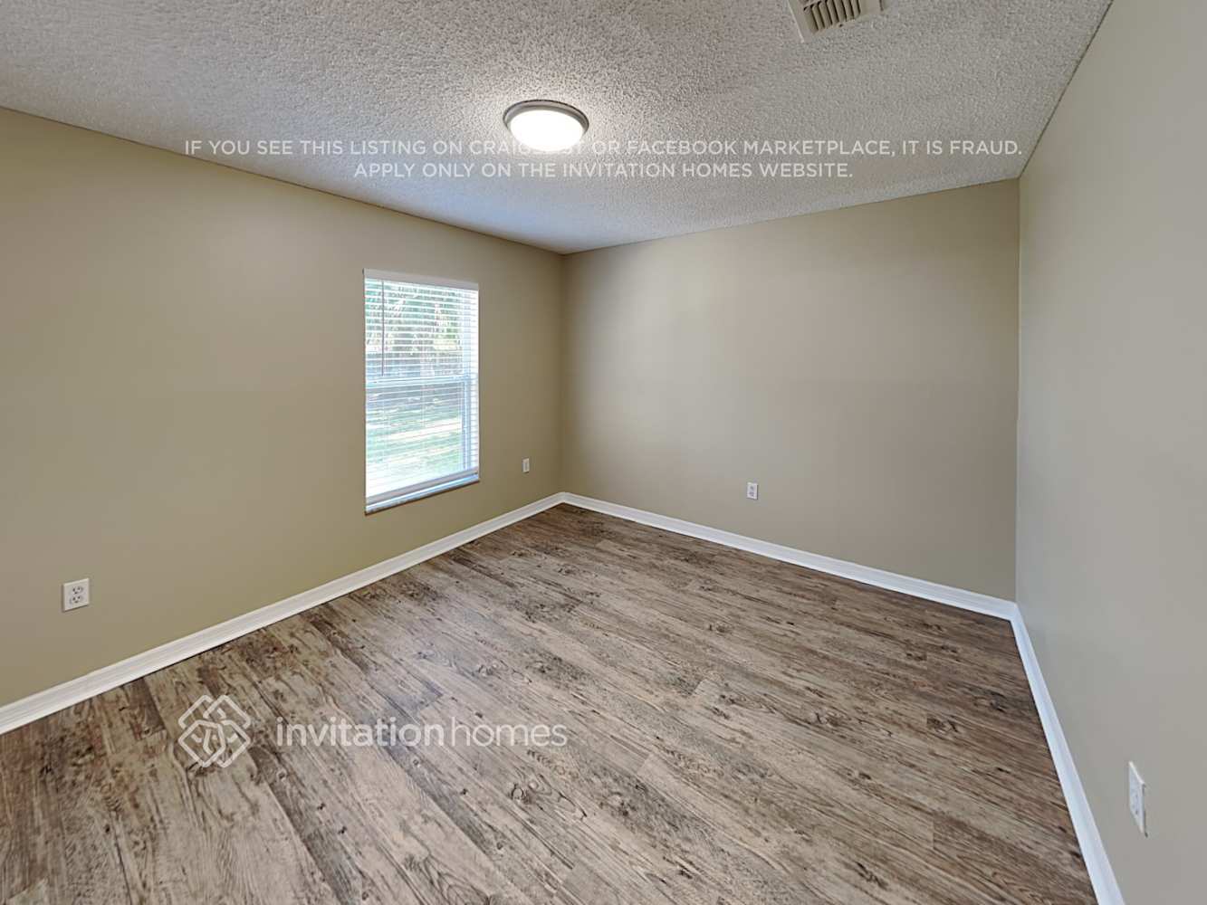 Building Photo - 2029 Needle Palm Dr