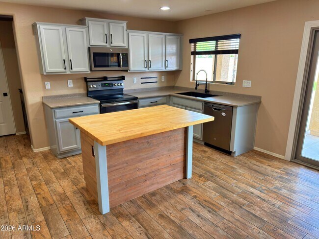 Building Photo - 43210 W Maricopa Ave