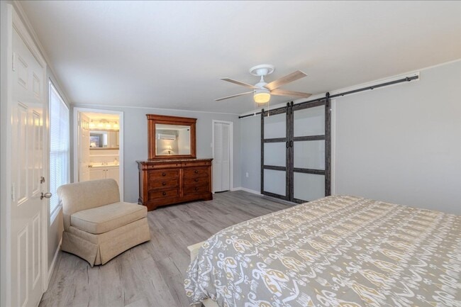Building Photo - ANNUAL RENTAL - 3 Bed, 2 Bath Fully Furnished Home