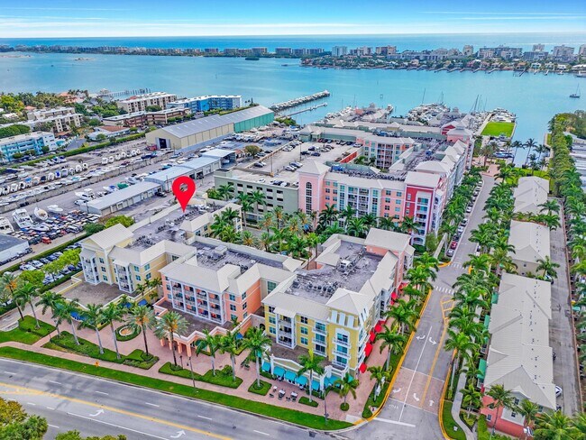 Building Photo - 802 W Windward Way