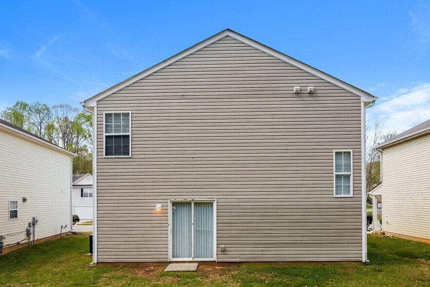 Building Photo - 2231 Gooseberry Rd