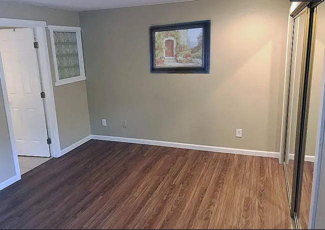 Building Photo - Listed For Rent