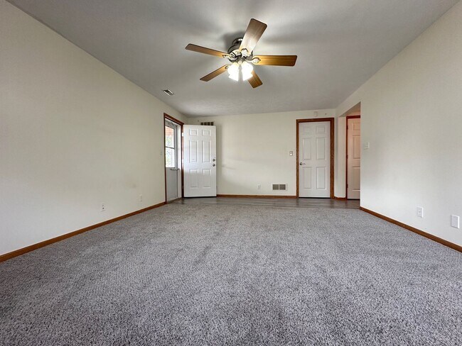 Building Photo - 8621 Lavender Cir