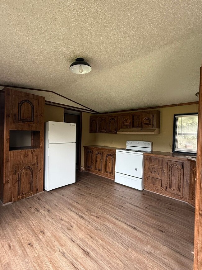 Building Photo - 2 bed, 2 bath mobile home in Beauregard