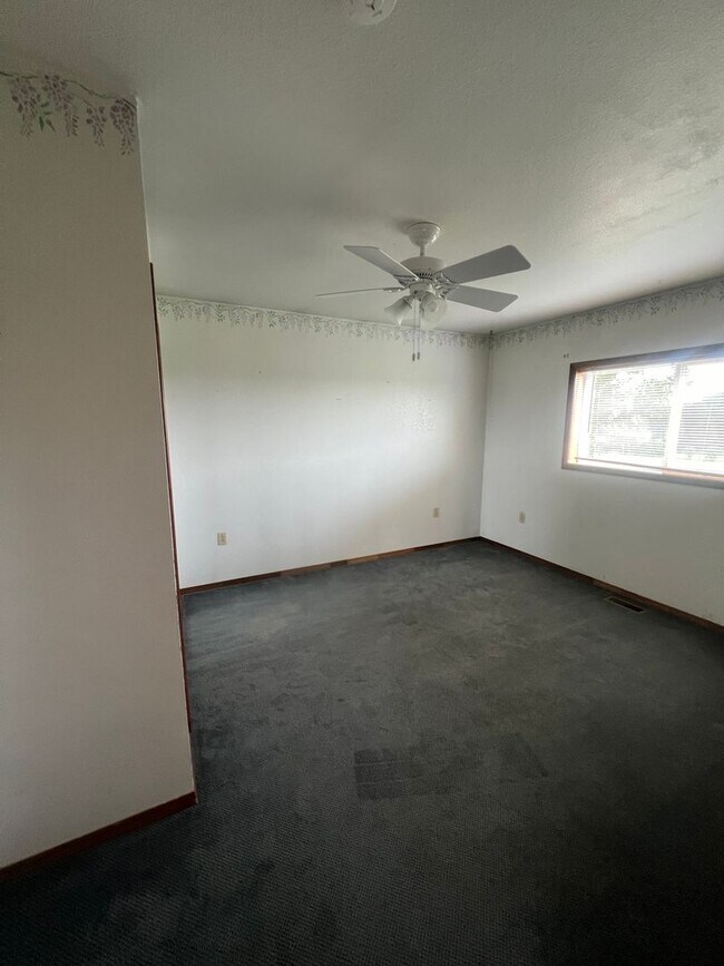 Building Photo - 13929 Harrison Rd