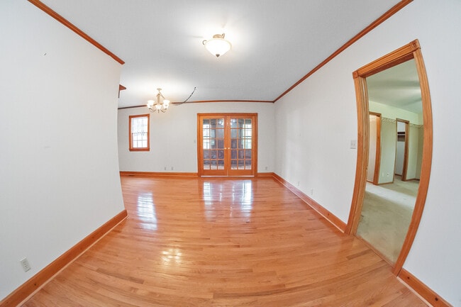 Building Photo - 9343 Shady Ln
