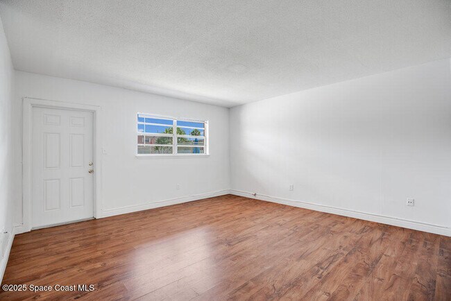 Building Photo - 401 Monroe Ave