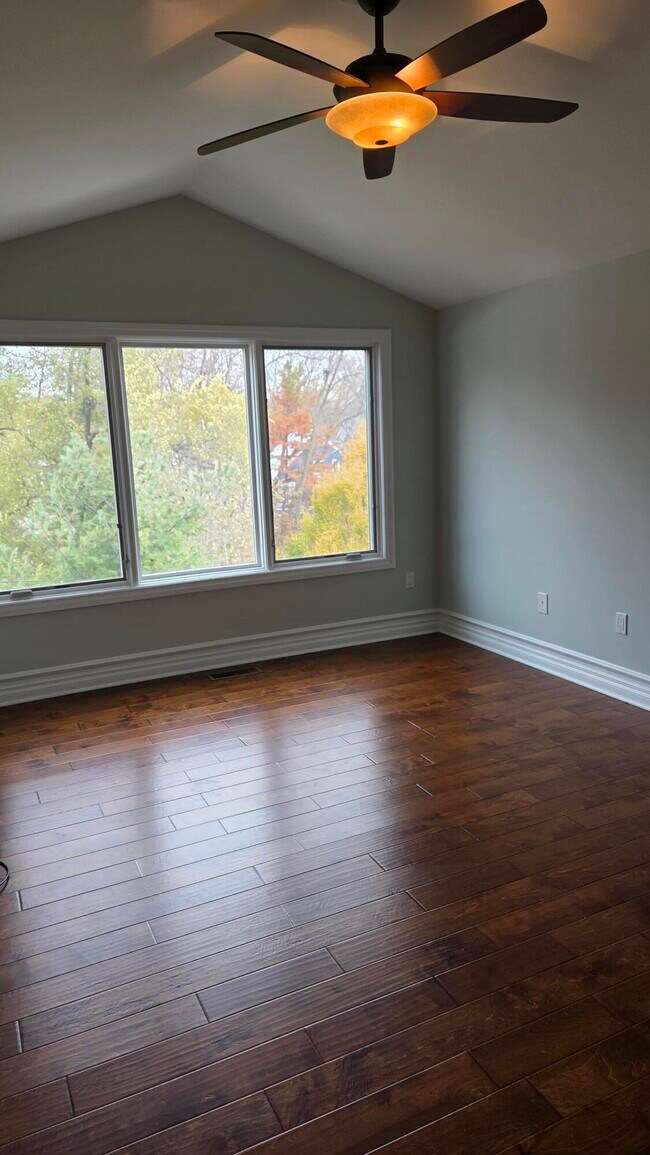 Building Photo - 934 W Huron St