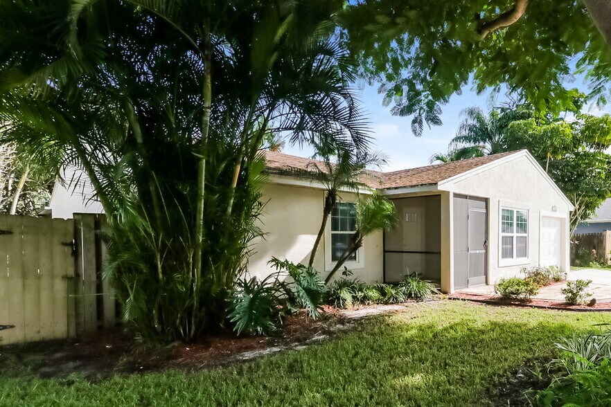 Building Photo - 10683 Aquarius Ln